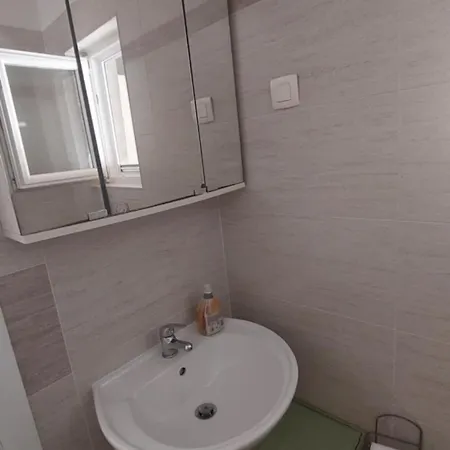 Apartman Zara דירה